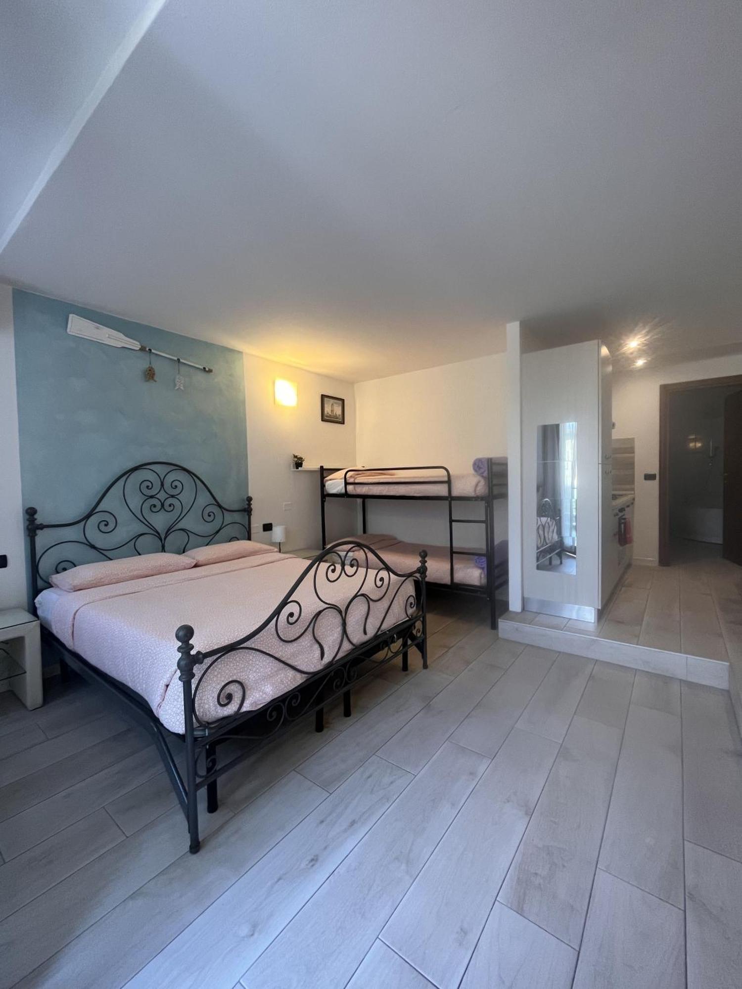 Studio Novecento Mit Eigener Terrasse Desenzano del Garda Exterior foto