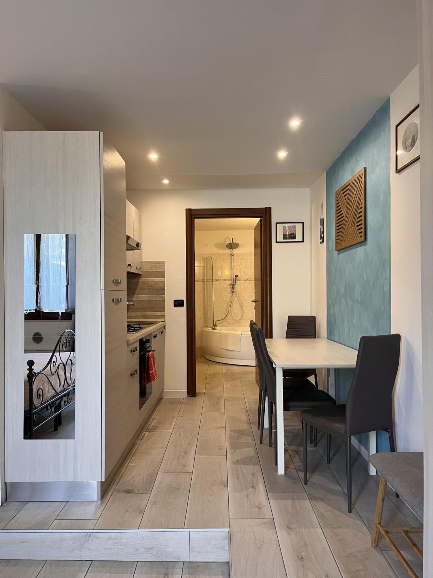 Studio Novecento Mit Eigener Terrasse Desenzano del Garda Exterior foto